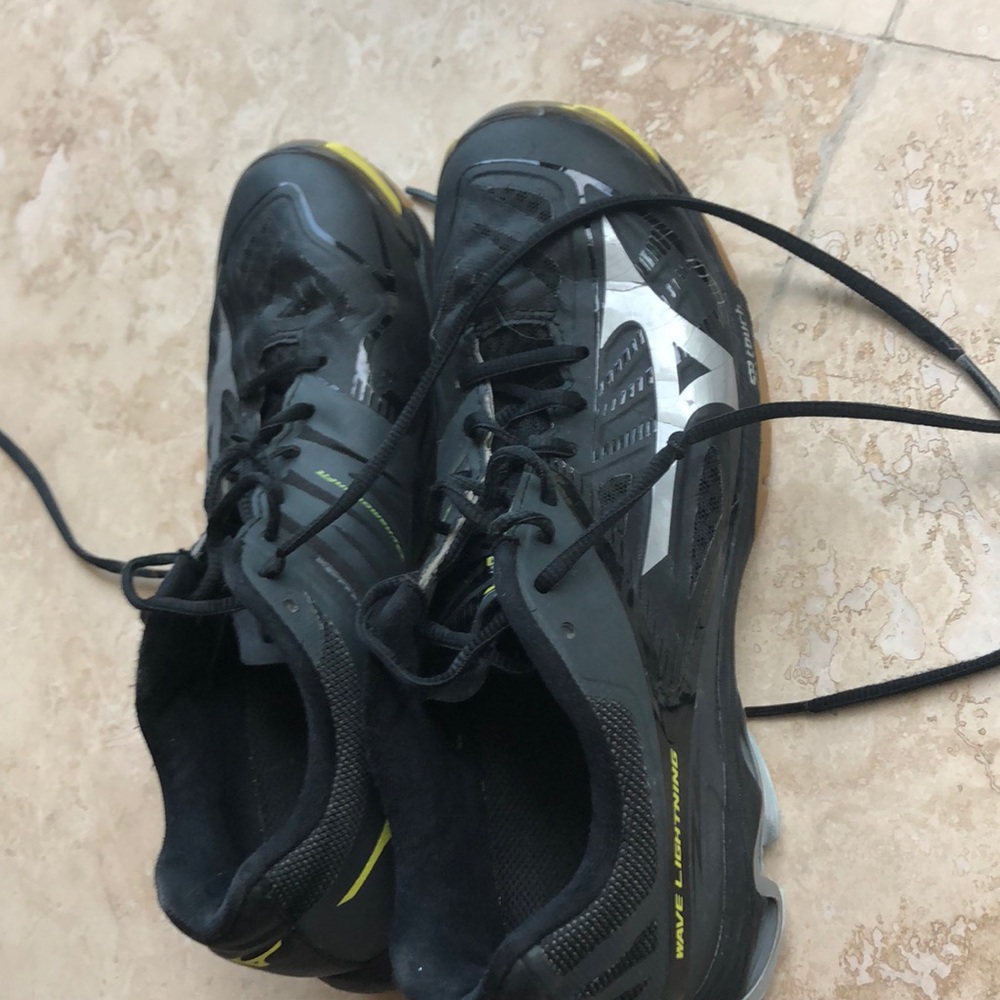 Volleyball shoes